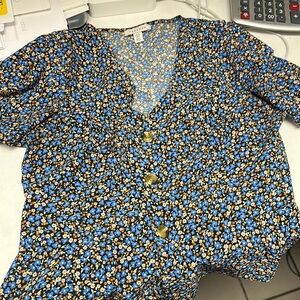 Top shop shirt- size 6 (fits size 2-4 normal)